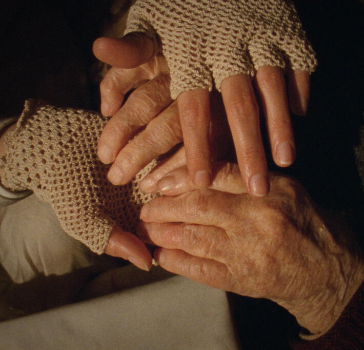 Inner lines are escape routes where our sorrows reside. Around Mount Ararat, messengers and their carrier pigeons travel along these paths. We follow them in their tireless pilgrimage as they traverse landscapes scarred by the ravages of man-made conflict